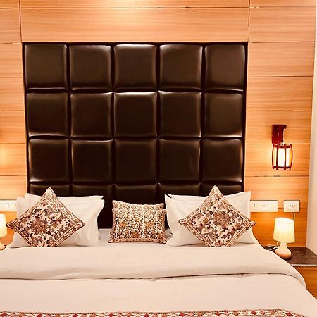 Hotel Classic Crown - #Scenic Mountain View #Open Terrace #Parking #Premium Rooms With Balcony #Guest Preferred #Best Selling Hotel In Mussoorie Eksteriør bilde