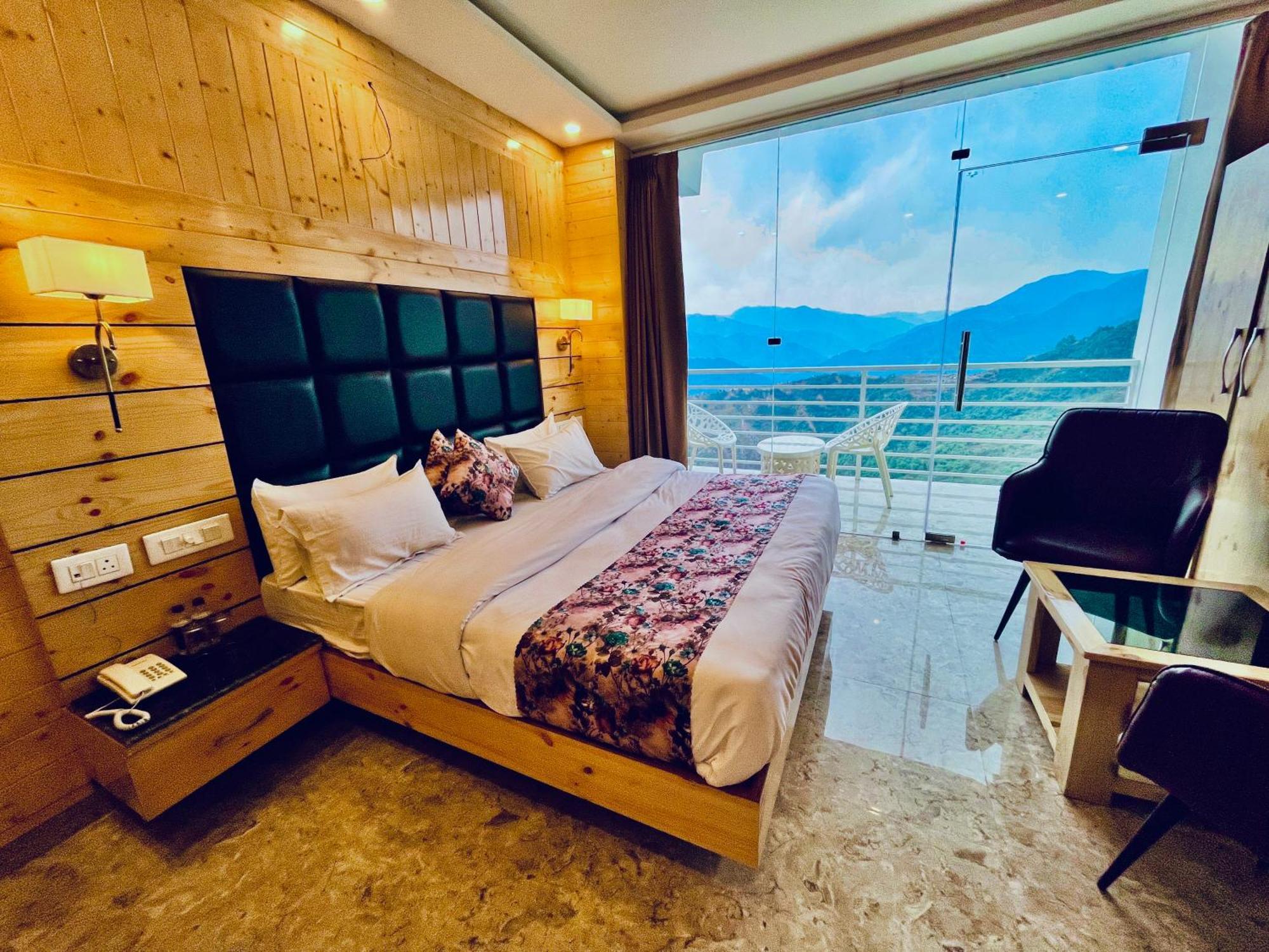Hotel Classic Crown - #Scenic Mountain View #Open Terrace #Parking #Premium Rooms With Balcony #Guest Preferred #Best Selling Hotel In Mussoorie Eksteriør bilde