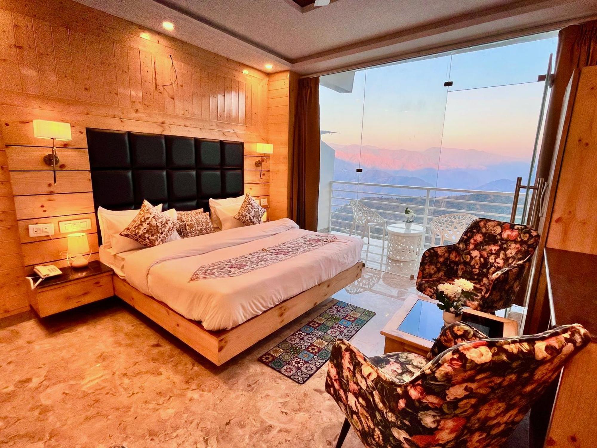Hotel Classic Crown - #Scenic Mountain View #Open Terrace #Parking #Premium Rooms With Balcony #Guest Preferred #Best Selling Hotel In Mussoorie Eksteriør bilde