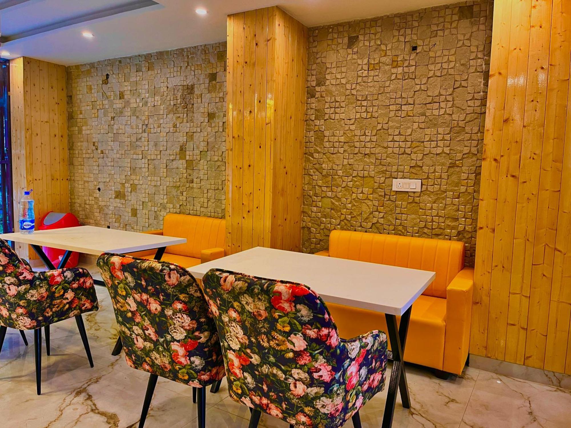 Hotel Classic Crown - #Scenic Mountain View #Open Terrace #Parking #Premium Rooms With Balcony #Guest Preferred #Best Selling Hotel In Mussoorie Eksteriør bilde