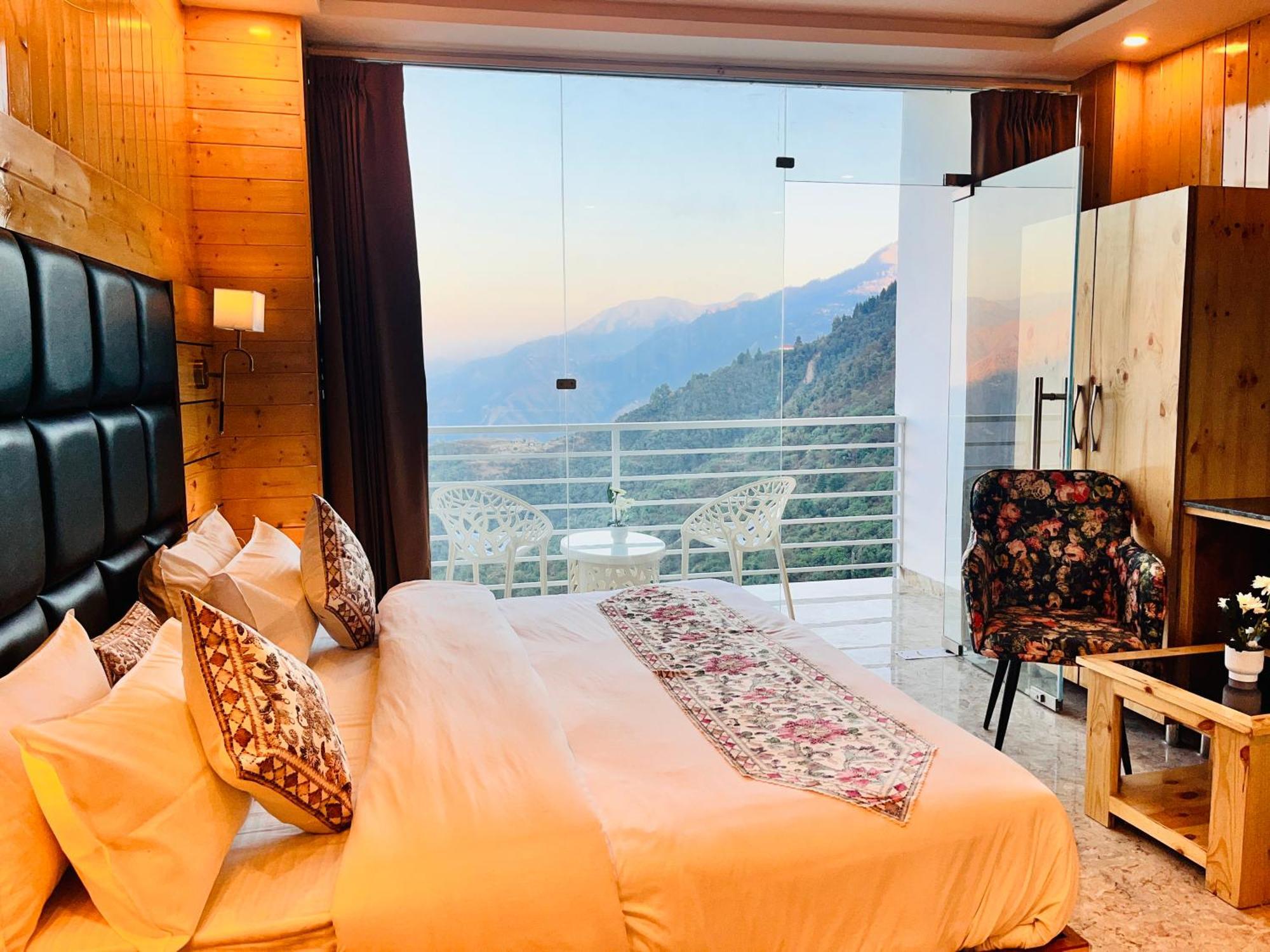 Hotel Classic Crown - #Scenic Mountain View #Open Terrace #Parking #Premium Rooms With Balcony #Guest Preferred #Best Selling Hotel In Mussoorie Eksteriør bilde