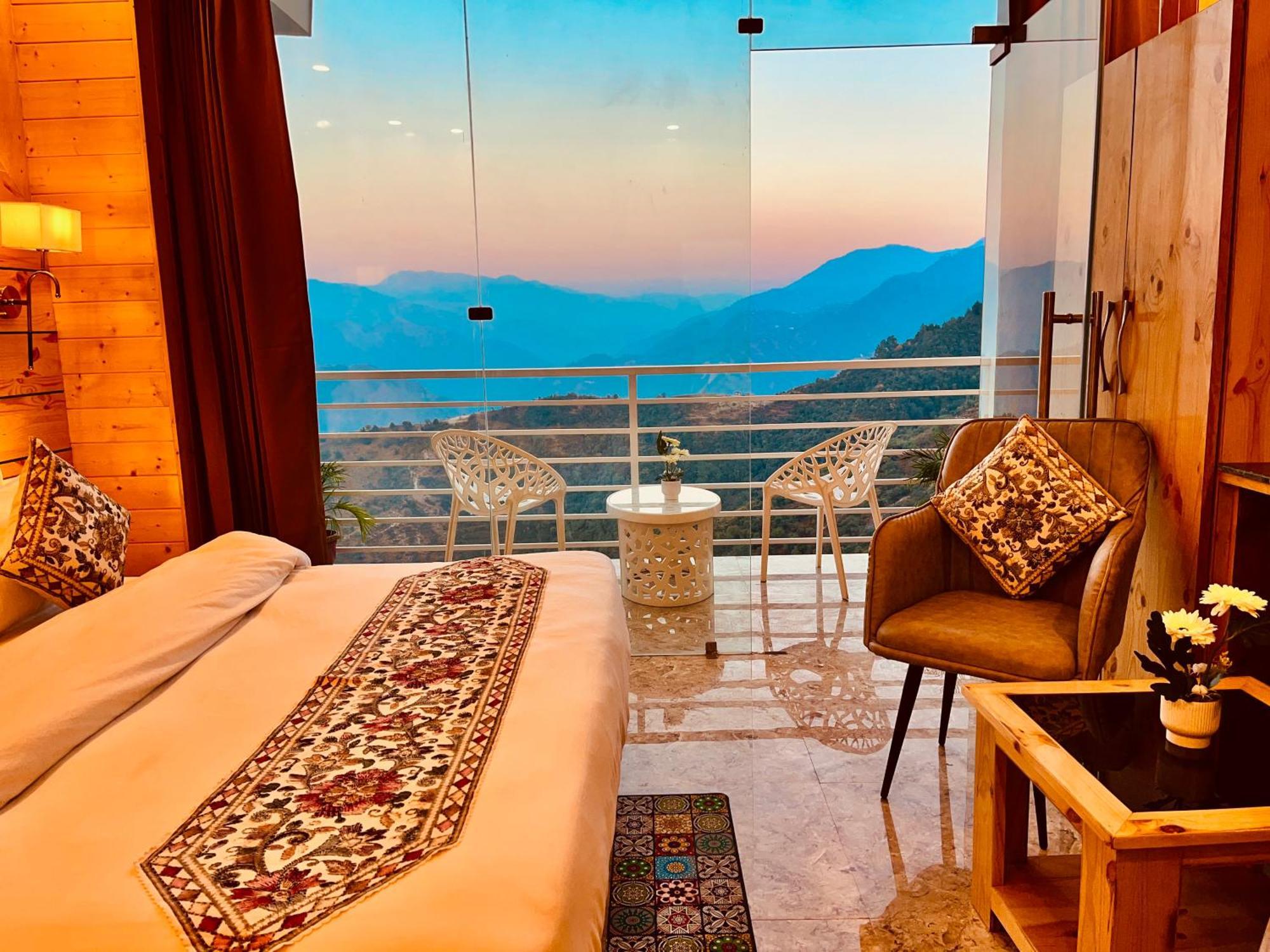 Hotel Classic Crown - #Scenic Mountain View #Open Terrace #Parking #Premium Rooms With Balcony #Guest Preferred #Best Selling Hotel In Mussoorie Eksteriør bilde