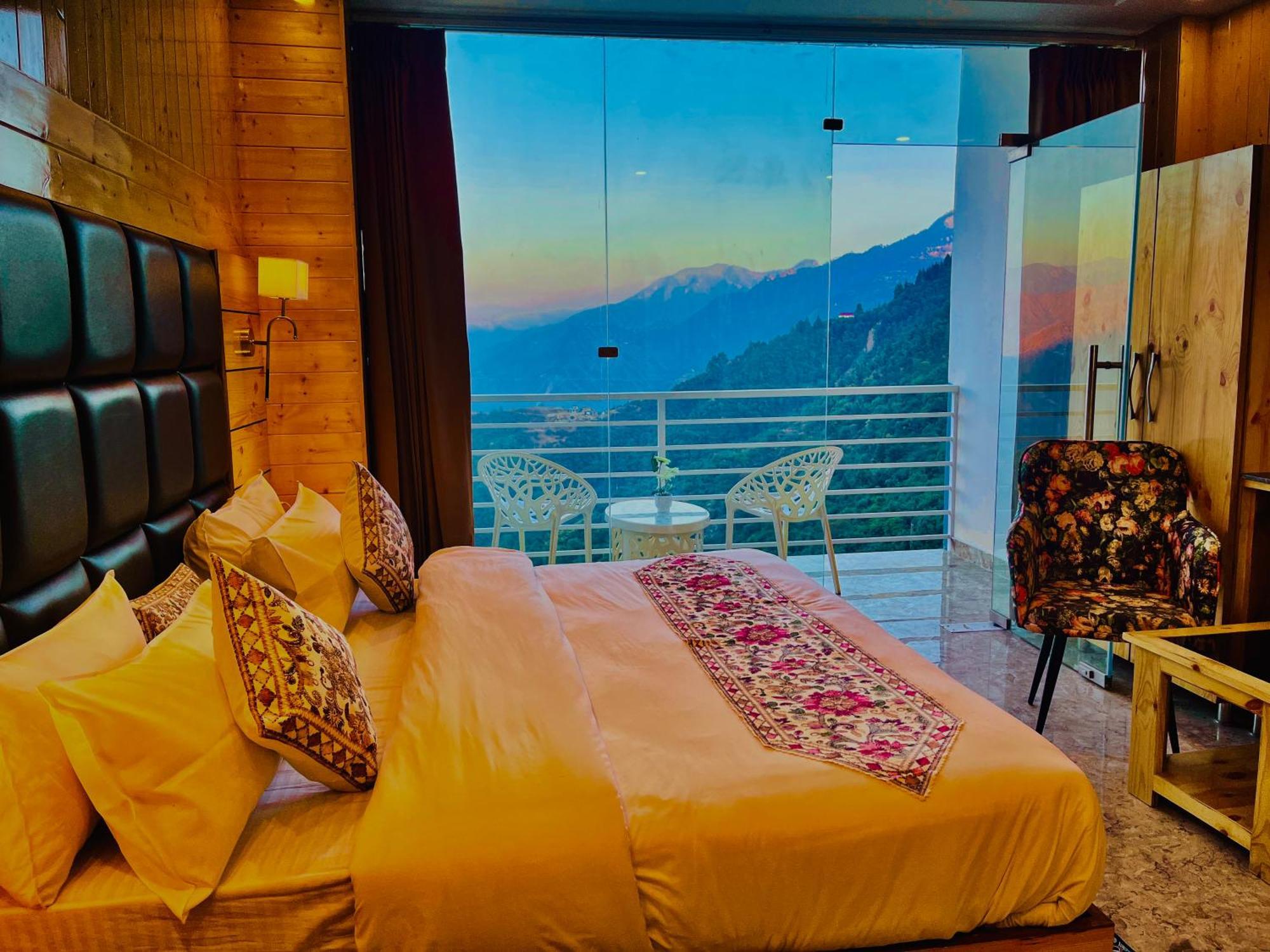 Hotel Classic Crown - #Scenic Mountain View #Open Terrace #Parking #Premium Rooms With Balcony #Guest Preferred #Best Selling Hotel In Mussoorie Eksteriør bilde