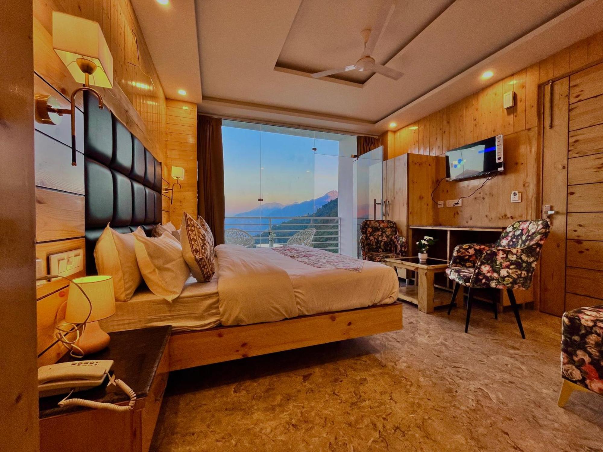 Hotel Classic Crown - #Scenic Mountain View #Open Terrace #Parking #Premium Rooms With Balcony #Guest Preferred #Best Selling Hotel In Mussoorie Eksteriør bilde