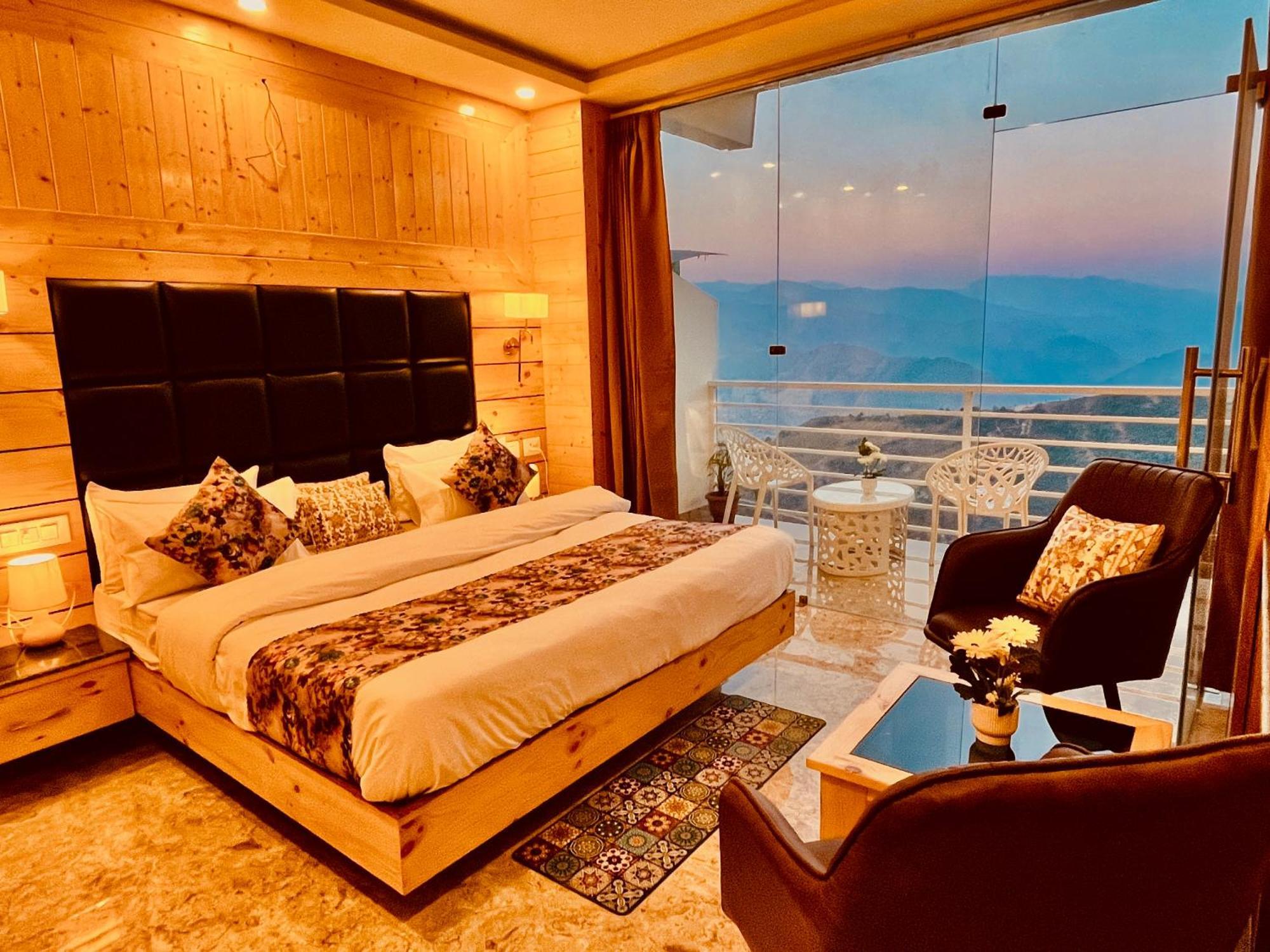 Hotel Classic Crown - #Scenic Mountain View #Open Terrace #Parking #Premium Rooms With Balcony #Guest Preferred #Best Selling Hotel In Mussoorie Eksteriør bilde