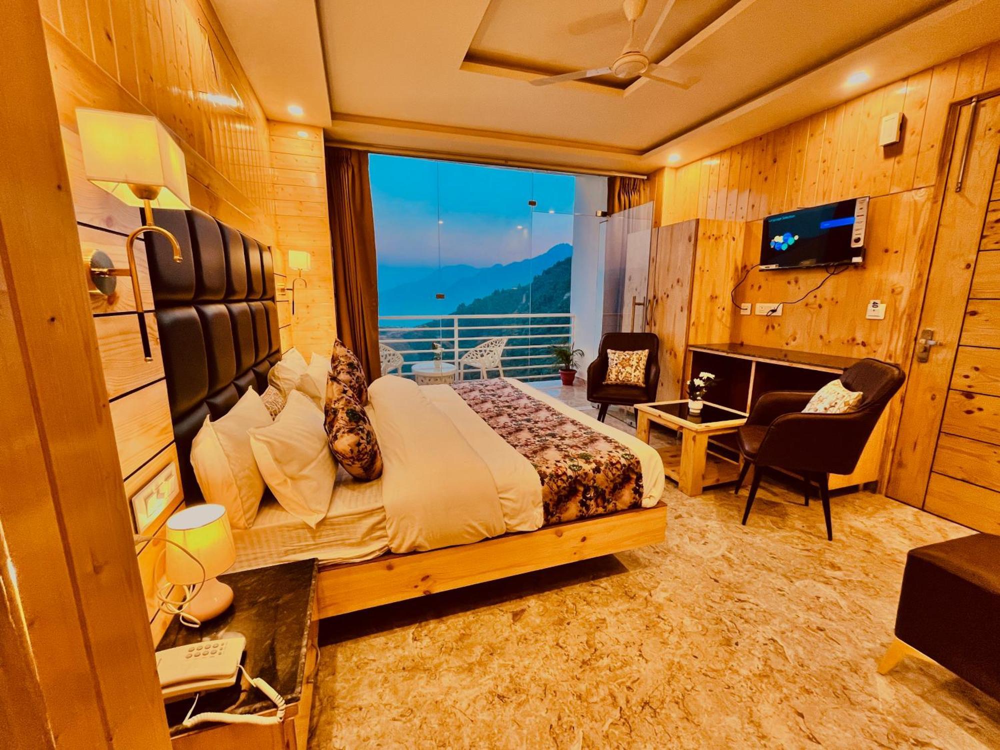 Hotel Classic Crown - #Scenic Mountain View #Open Terrace #Parking #Premium Rooms With Balcony #Guest Preferred #Best Selling Hotel In Mussoorie Eksteriør bilde