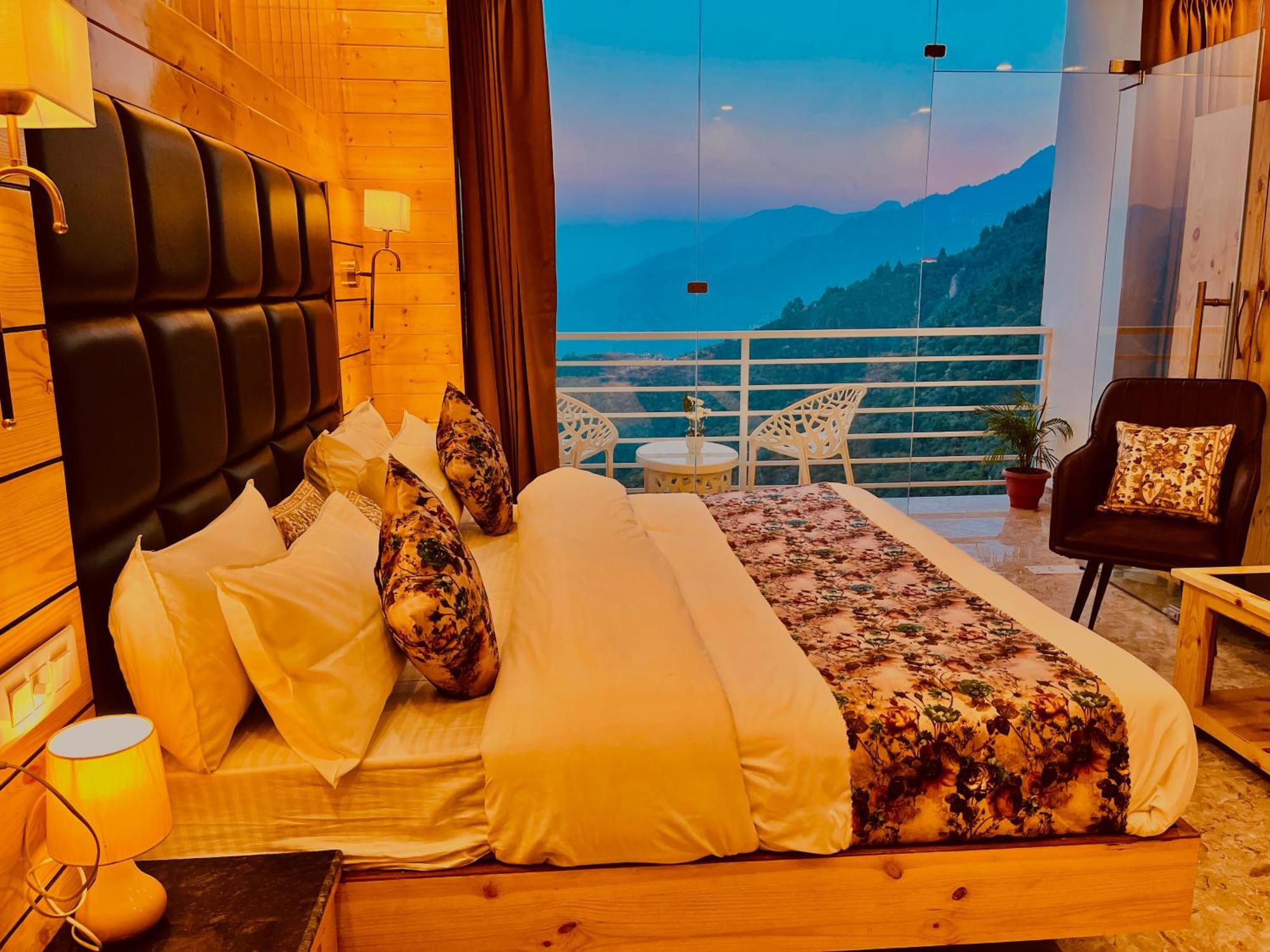 Hotel Classic Crown - #Scenic Mountain View #Open Terrace #Parking #Premium Rooms With Balcony #Guest Preferred #Best Selling Hotel In Mussoorie Eksteriør bilde