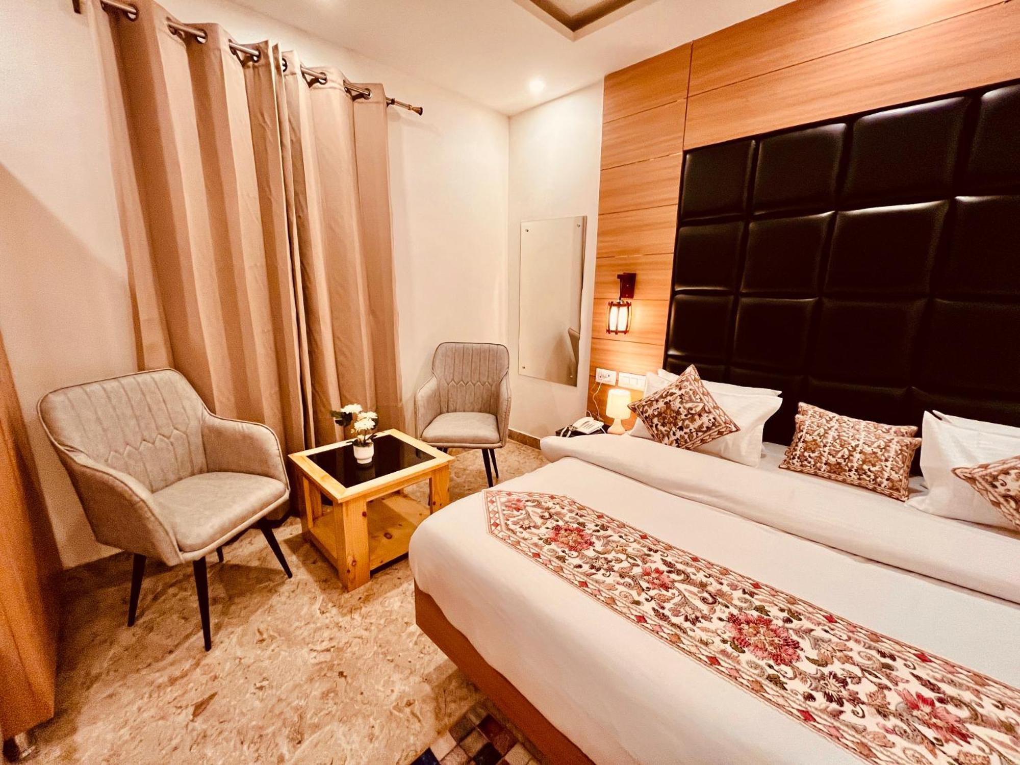 Hotel Classic Crown - #Scenic Mountain View #Open Terrace #Parking #Premium Rooms With Balcony #Guest Preferred #Best Selling Hotel In Mussoorie Eksteriør bilde