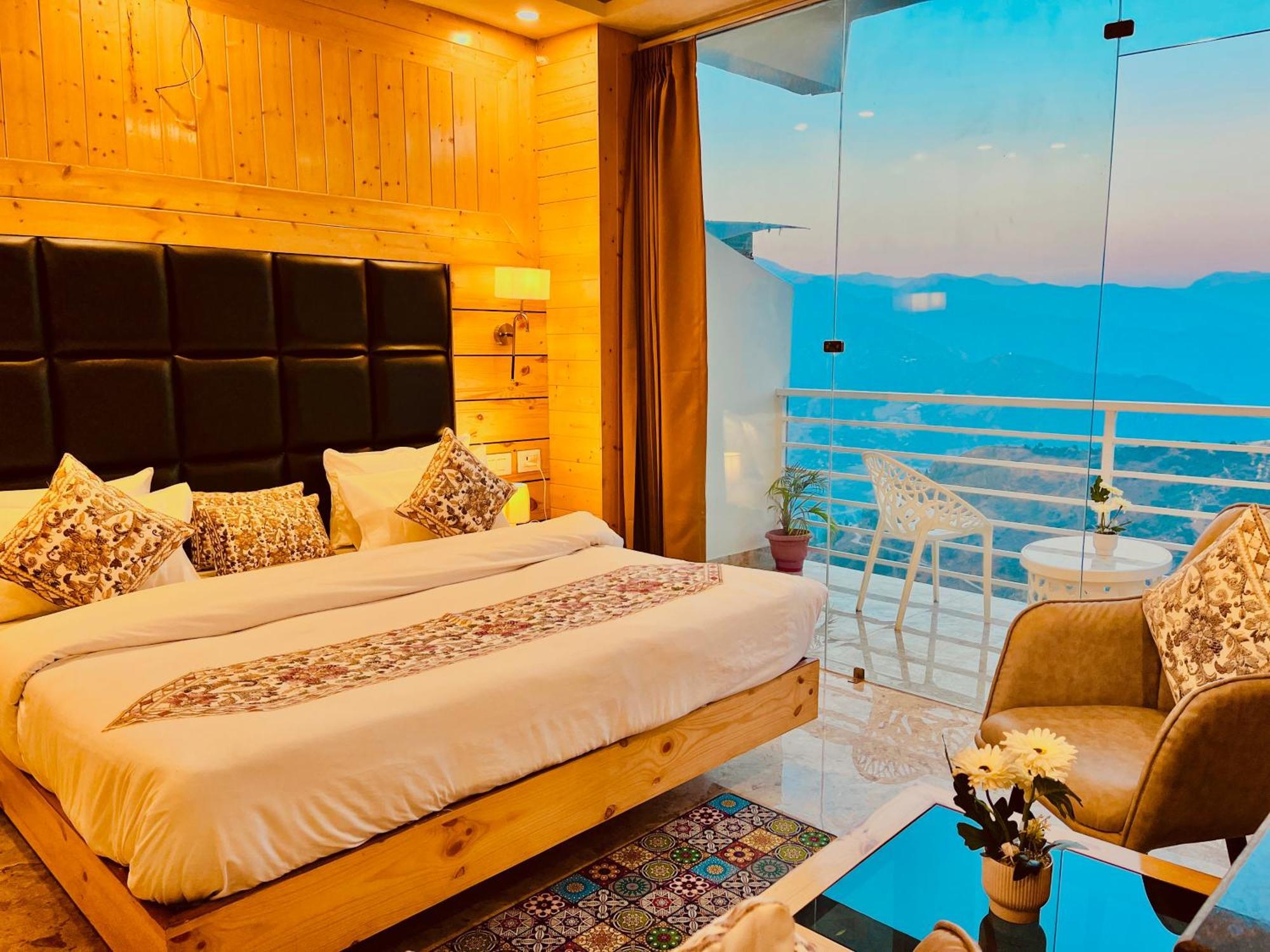 Hotel Classic Crown - #Scenic Mountain View #Open Terrace #Parking #Premium Rooms With Balcony #Guest Preferred #Best Selling Hotel In Mussoorie Eksteriør bilde