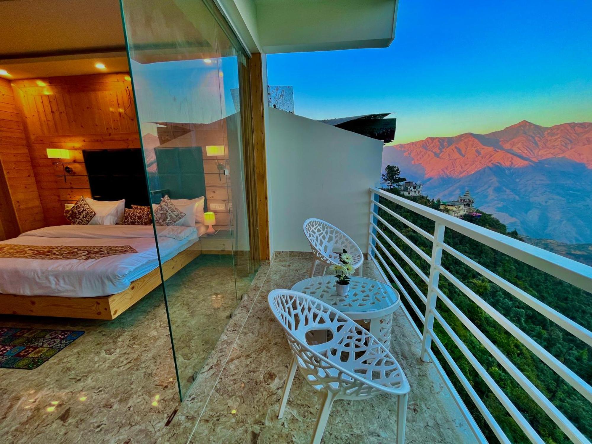 Hotel Classic Crown - #Scenic Mountain View #Open Terrace #Parking #Premium Rooms With Balcony #Guest Preferred #Best Selling Hotel In Mussoorie Eksteriør bilde