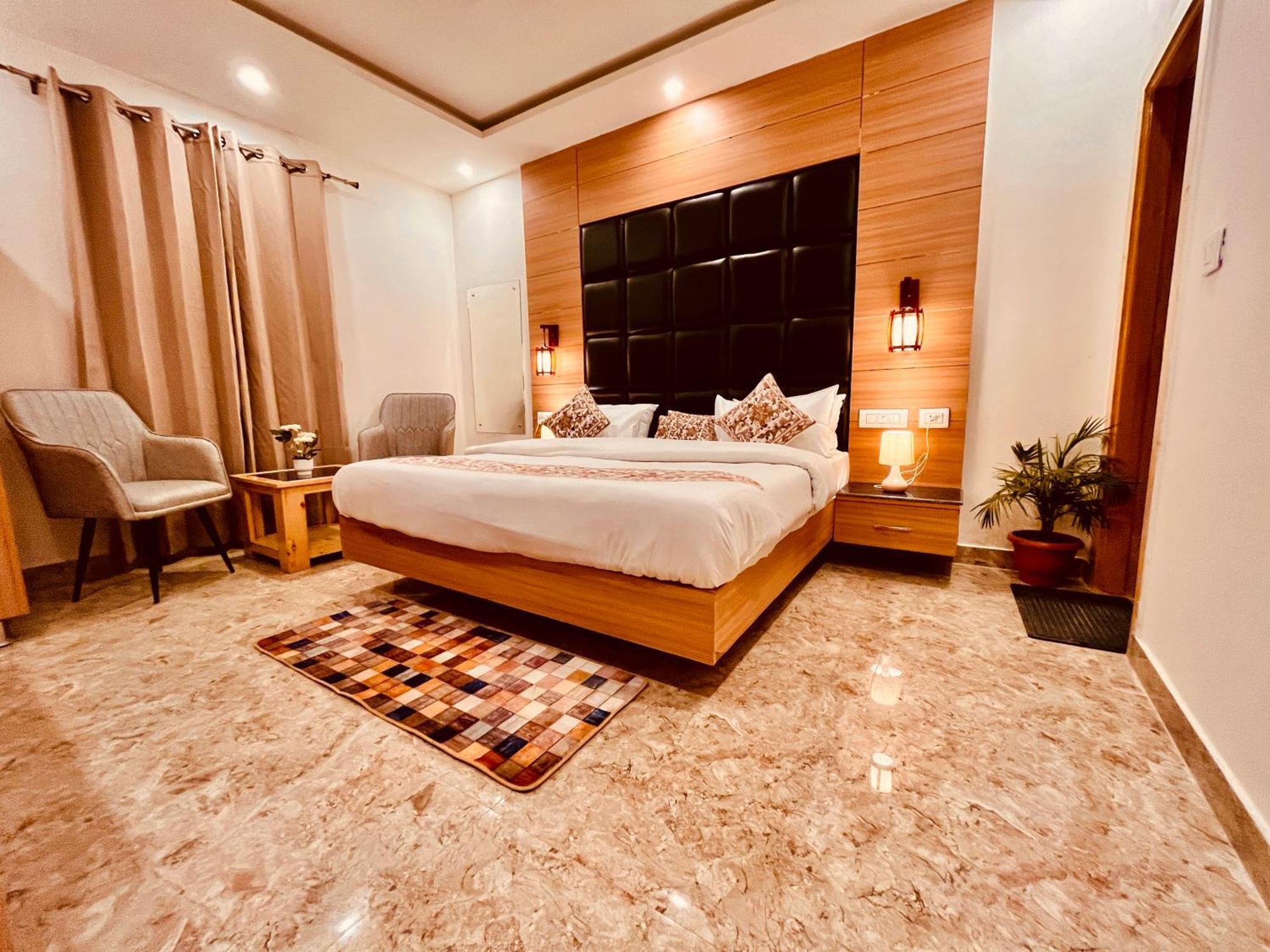 Hotel Classic Crown - #Scenic Mountain View #Open Terrace #Parking #Premium Rooms With Balcony #Guest Preferred #Best Selling Hotel In Mussoorie Eksteriør bilde