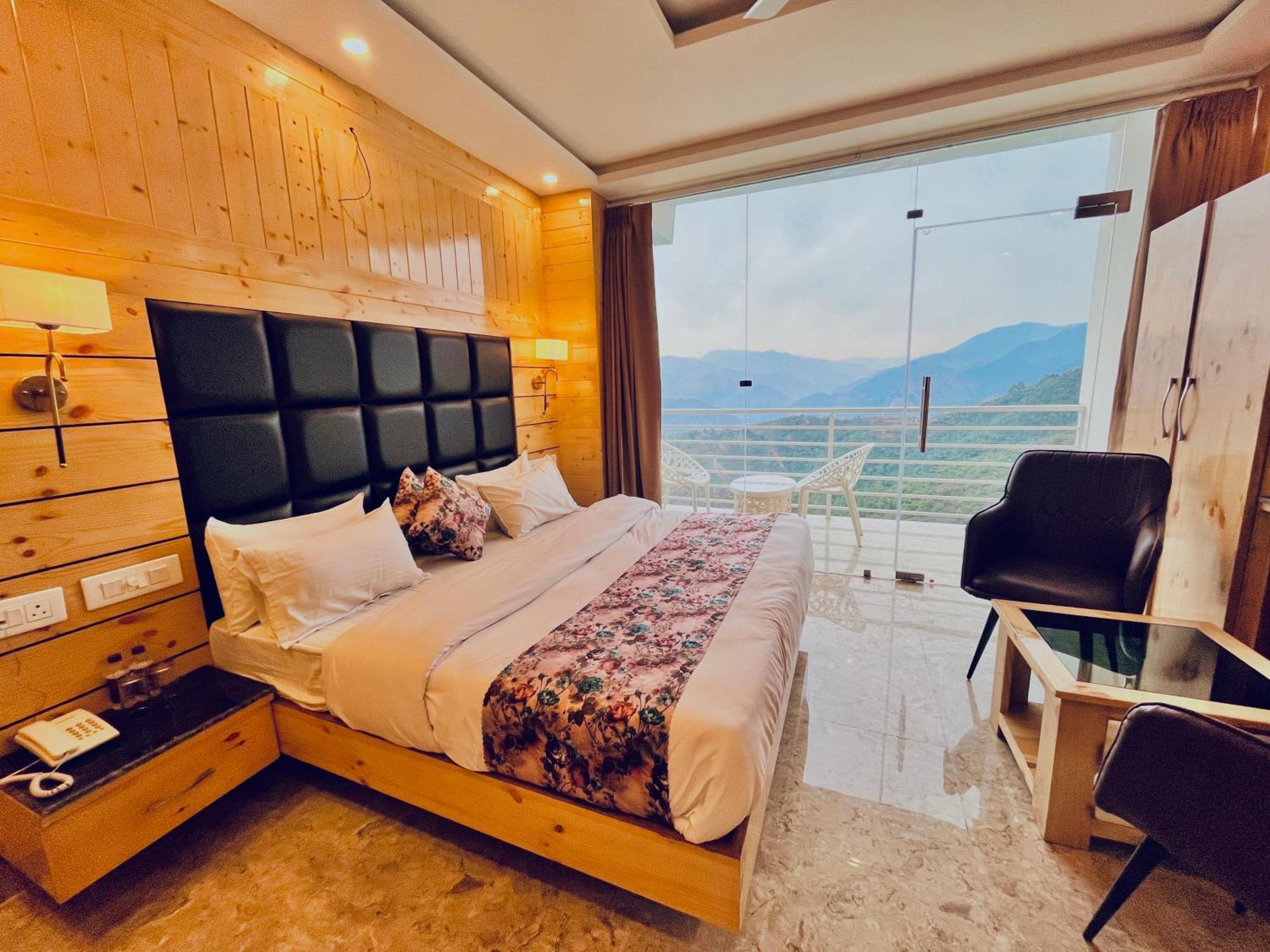 Hotel Classic Crown - #Scenic Mountain View #Open Terrace #Parking #Premium Rooms With Balcony #Guest Preferred #Best Selling Hotel In Mussoorie Eksteriør bilde