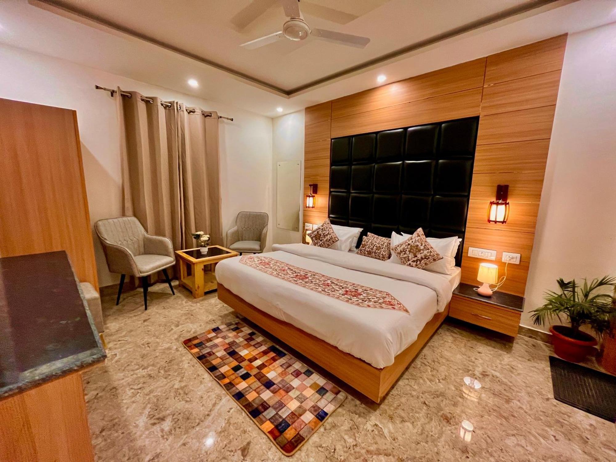 Hotel Classic Crown - #Scenic Mountain View #Open Terrace #Parking #Premium Rooms With Balcony #Guest Preferred #Best Selling Hotel In Mussoorie Eksteriør bilde