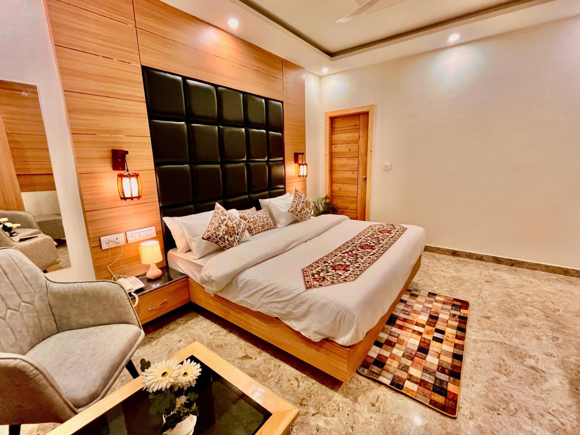 Hotel Classic Crown - #Scenic Mountain View #Open Terrace #Parking #Premium Rooms With Balcony #Guest Preferred #Best Selling Hotel In Mussoorie Eksteriør bilde