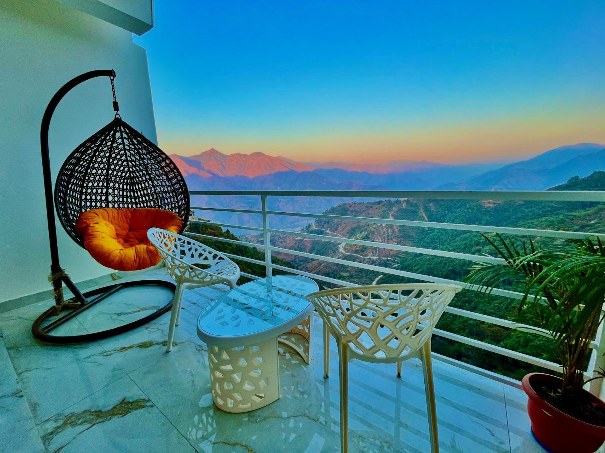 Hotel Classic Crown - #Scenic Mountain View #Open Terrace #Parking #Premium Rooms With Balcony #Guest Preferred #Best Selling Hotel In Mussoorie Eksteriør bilde