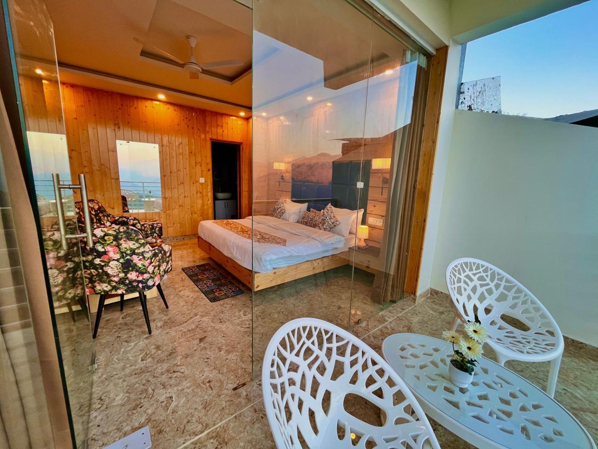 Hotel Classic Crown - #Scenic Mountain View #Open Terrace #Parking #Premium Rooms With Balcony #Guest Preferred #Best Selling Hotel In Mussoorie Eksteriør bilde