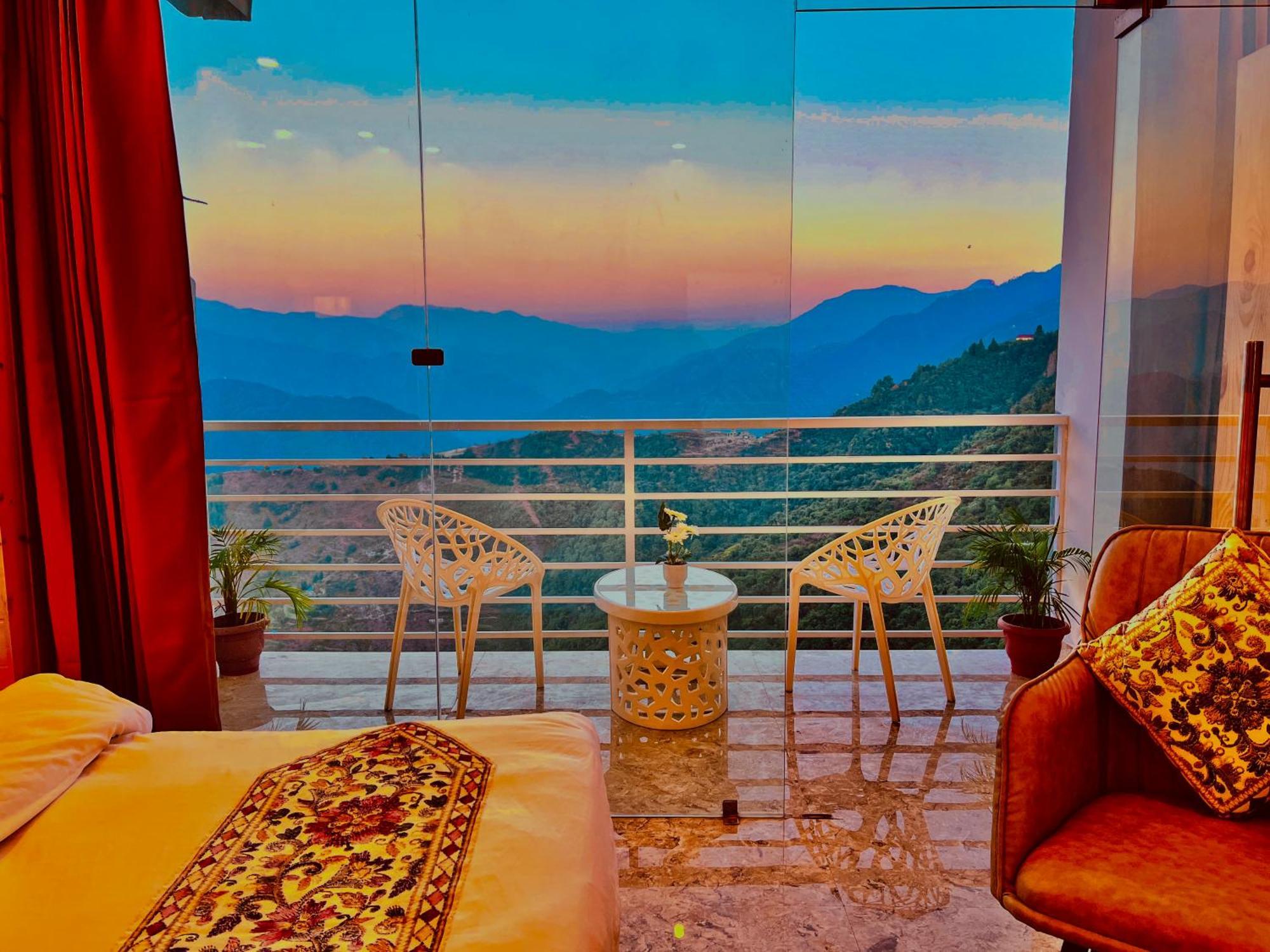 Hotel Classic Crown - #Scenic Mountain View #Open Terrace #Parking #Premium Rooms With Balcony #Guest Preferred #Best Selling Hotel In Mussoorie Eksteriør bilde