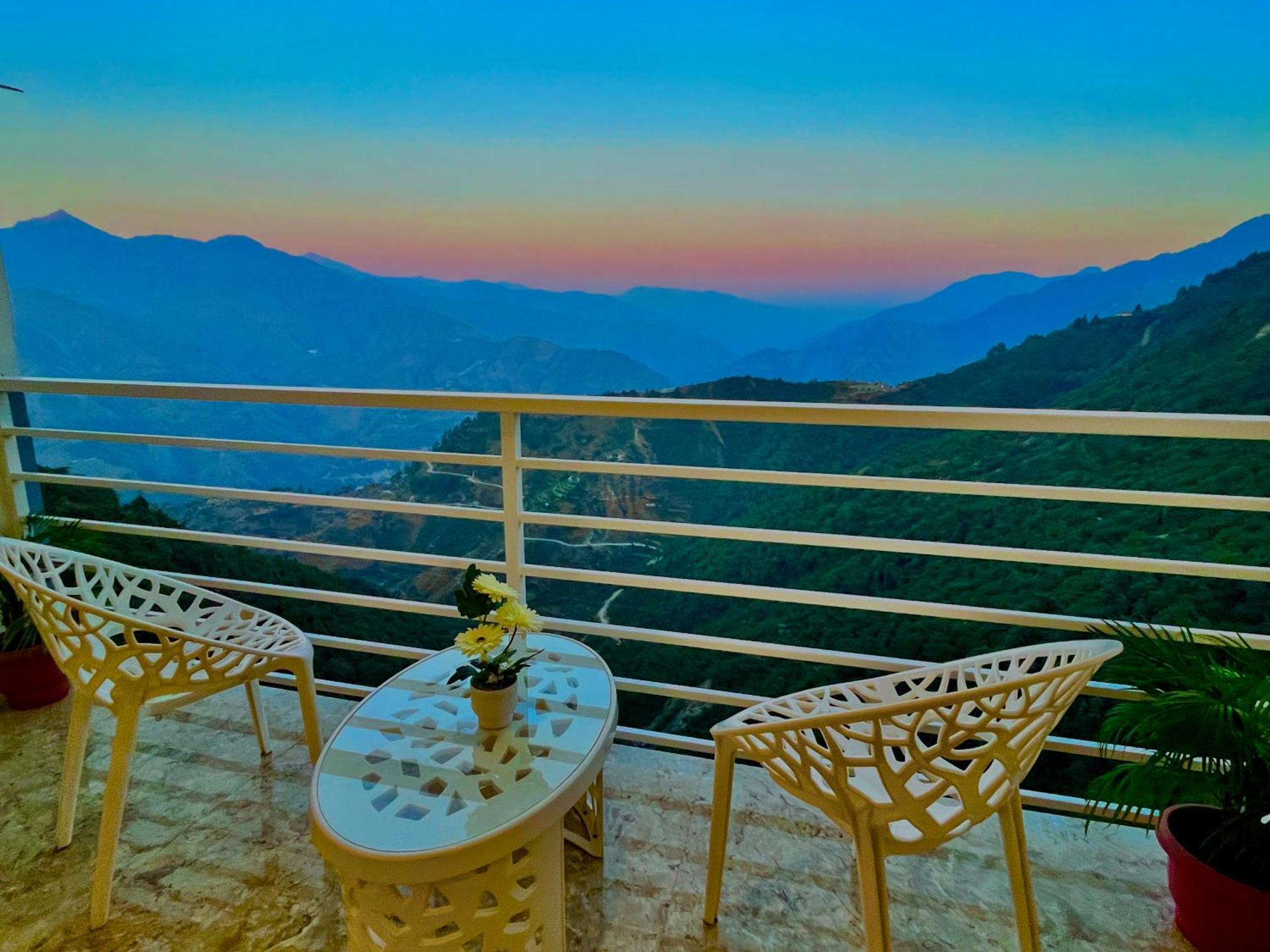 Hotel Classic Crown - #Scenic Mountain View #Open Terrace #Parking #Premium Rooms With Balcony #Guest Preferred #Best Selling Hotel In Mussoorie Eksteriør bilde