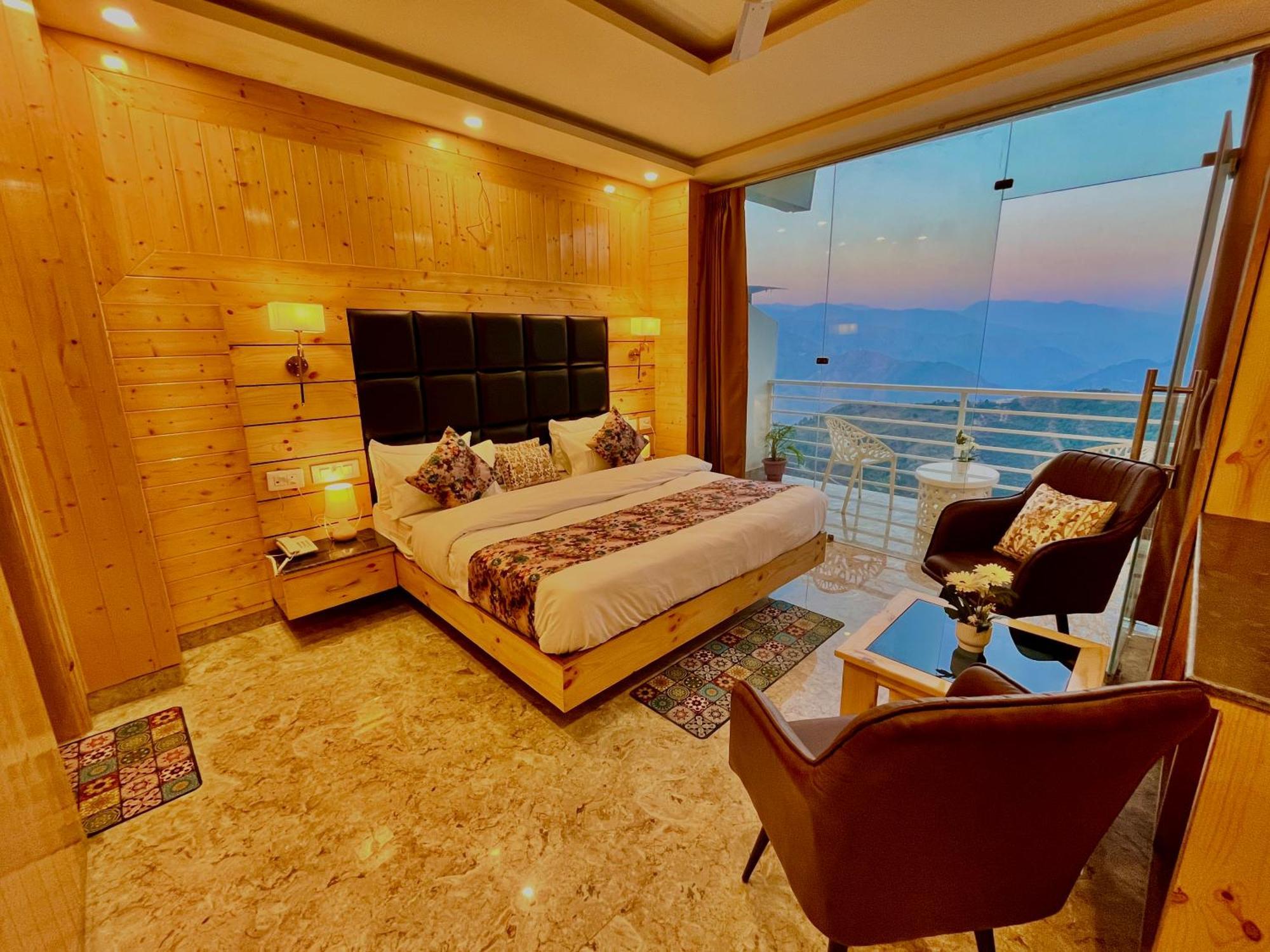 Hotel Classic Crown - #Scenic Mountain View #Open Terrace #Parking #Premium Rooms With Balcony #Guest Preferred #Best Selling Hotel In Mussoorie Eksteriør bilde